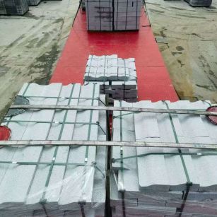 雅安 芝麻白仿形加直形路沿石出货日常