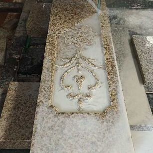 雅安 黄金麻花岗岩异形加工雕刻栏杆大柱