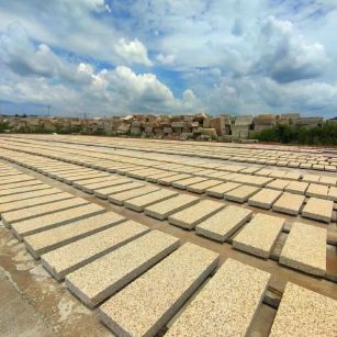 雅安 黄金麻花岗岩荔枝面地铺石防护中