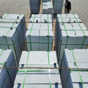 雅安 芝麻白花岗岩5公分地铺石 花岗岩厂家工厂装车日常