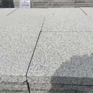 雅安 白麻花岗岩石材推荐 荔枝面地铺石