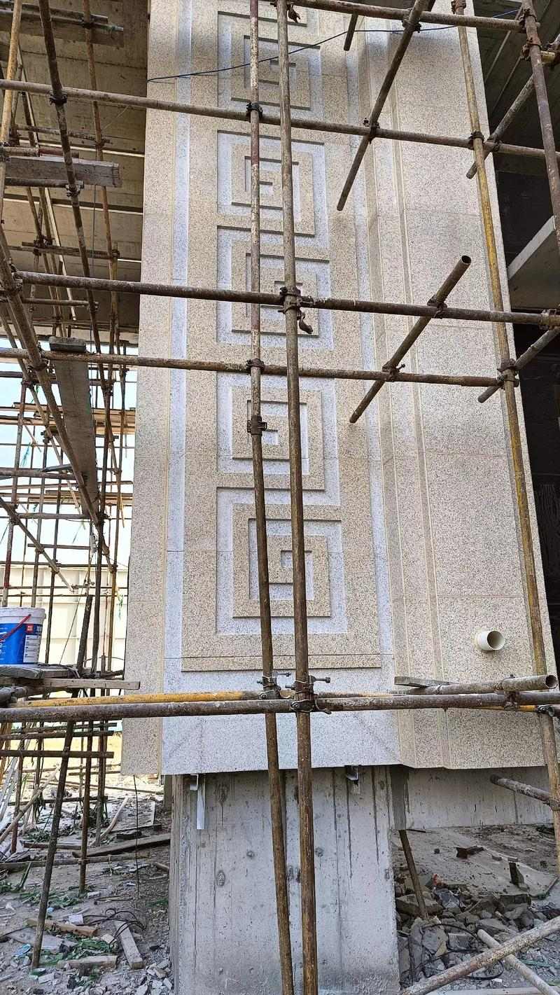 雅安 黄金麻花岗岩别墅外墙干挂回纹造型效果