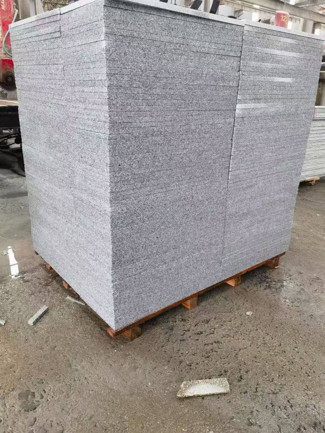 雅安 芝麻白火烧面1.8厚300*600地铺石，尺寸标准，厚薄均匀