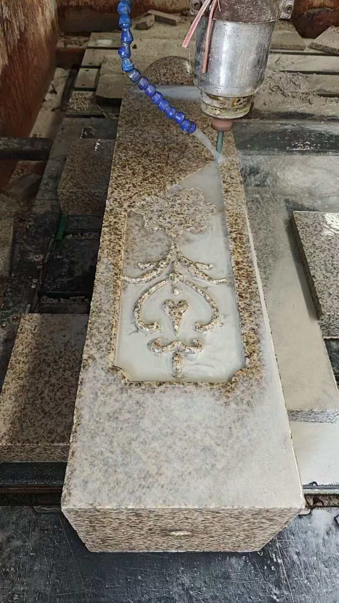 雅安 黄金麻花岗岩异形加工雕刻栏杆大柱