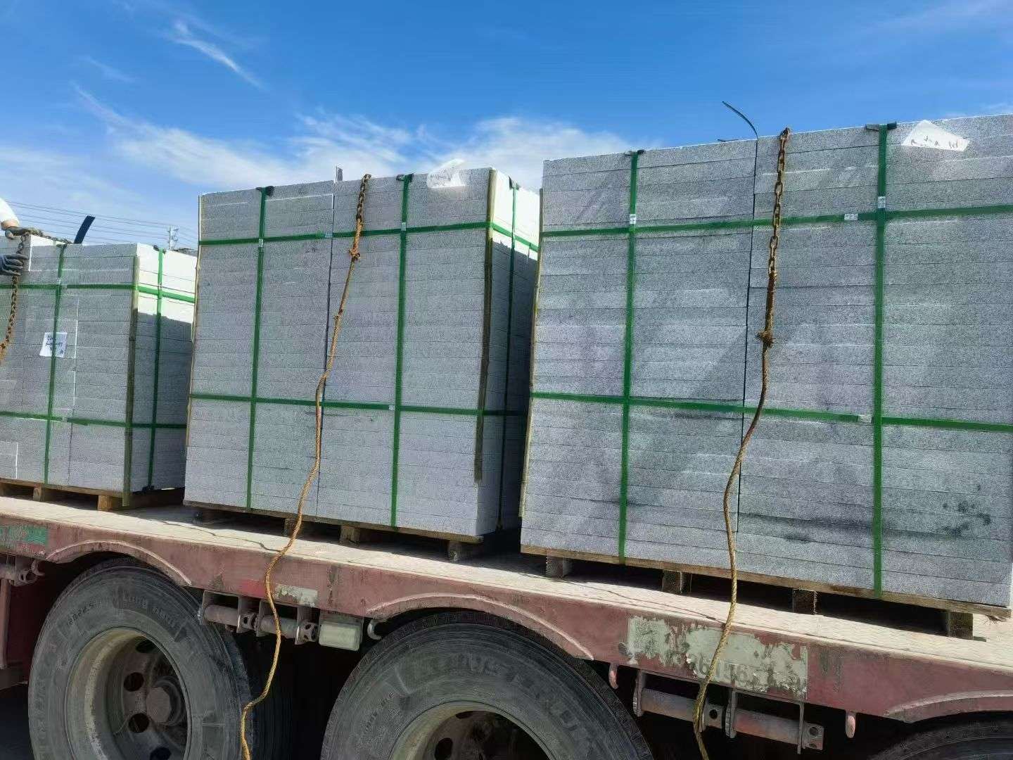 雅安 芝麻白花岗岩地铺石装车日常