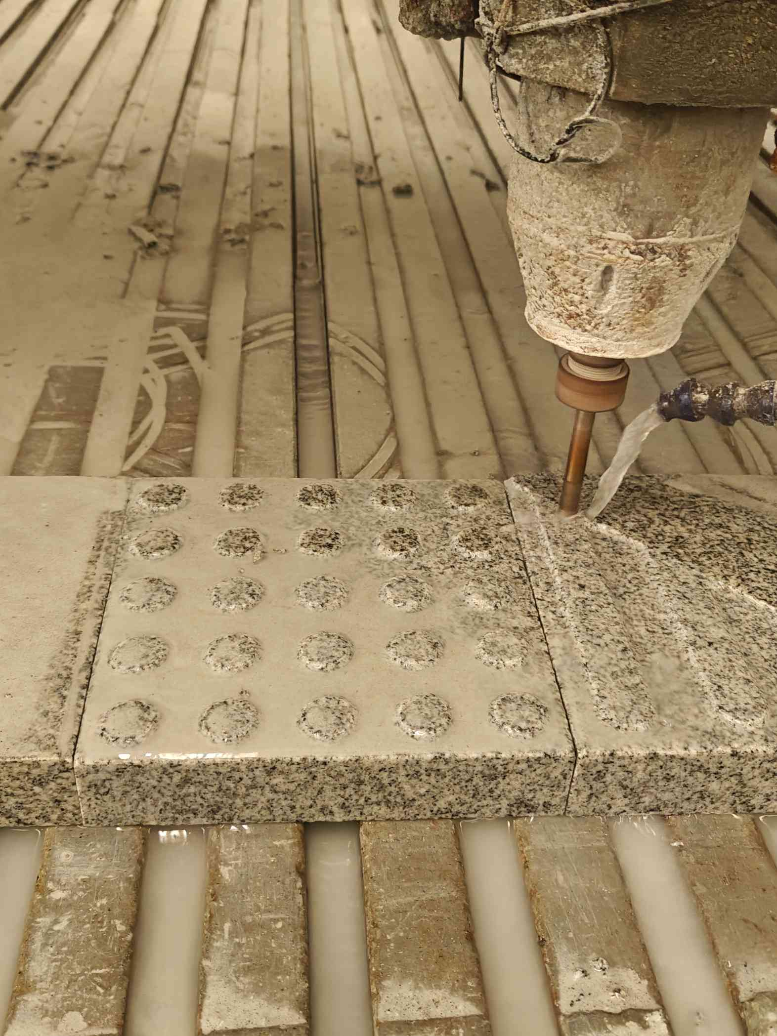 雅安 芝麻白花岗岩石材盲人石、盲道石、盲点石