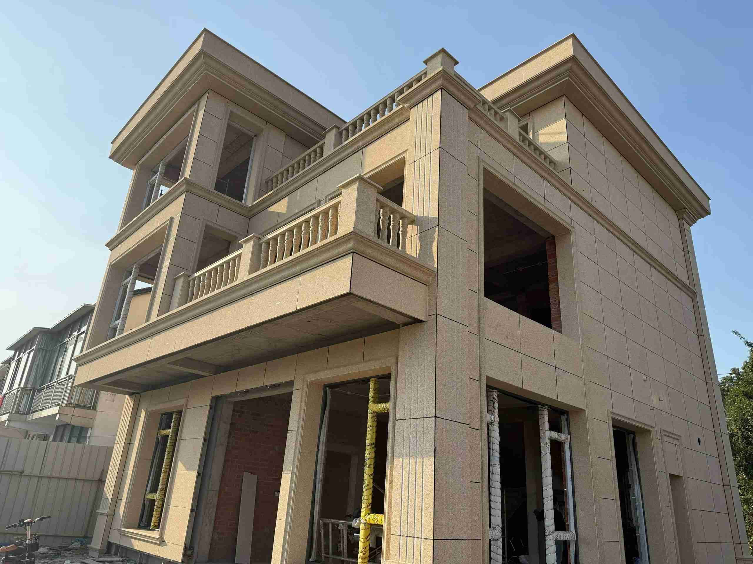 雅安 黄金麻花岗岩石材荔枝面外墙干挂效果展示