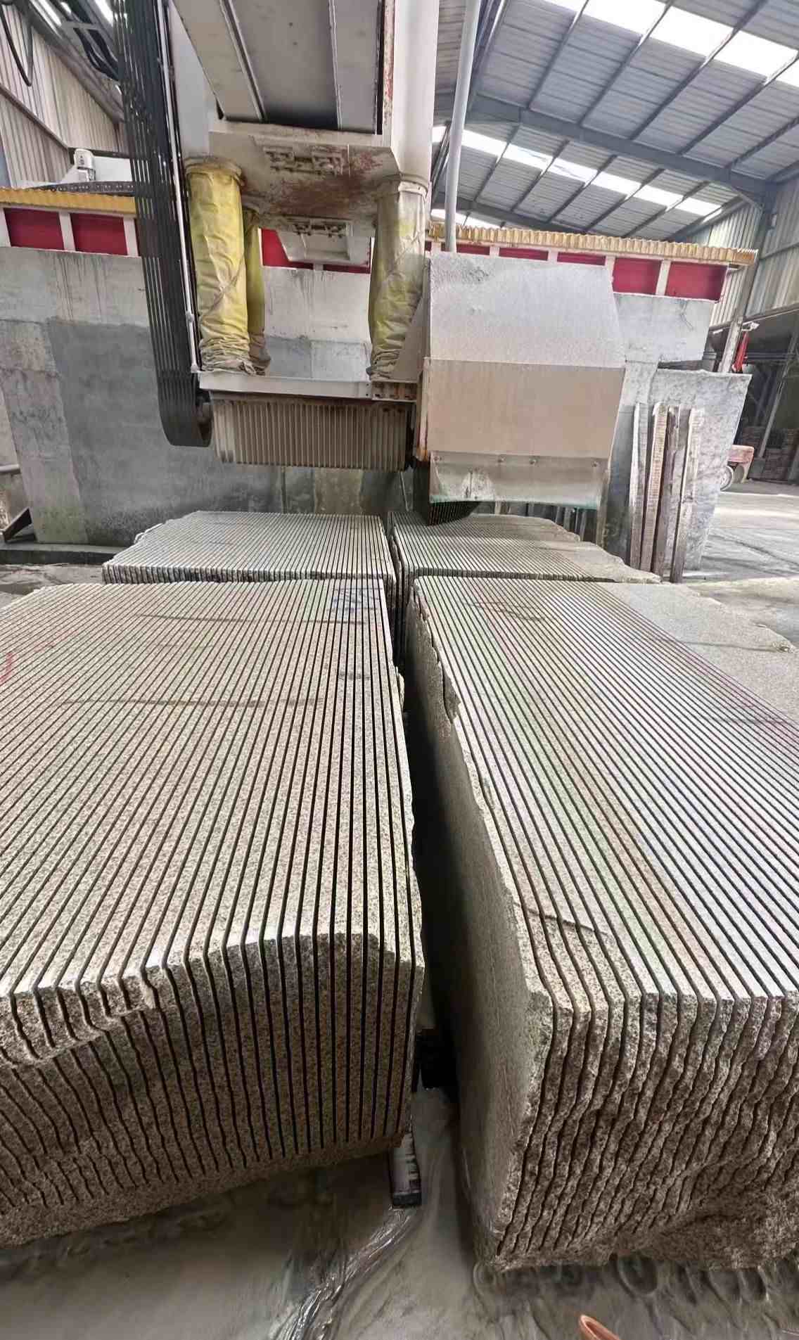 雅安 车间生产日常，黄金麻白麻花岗岩