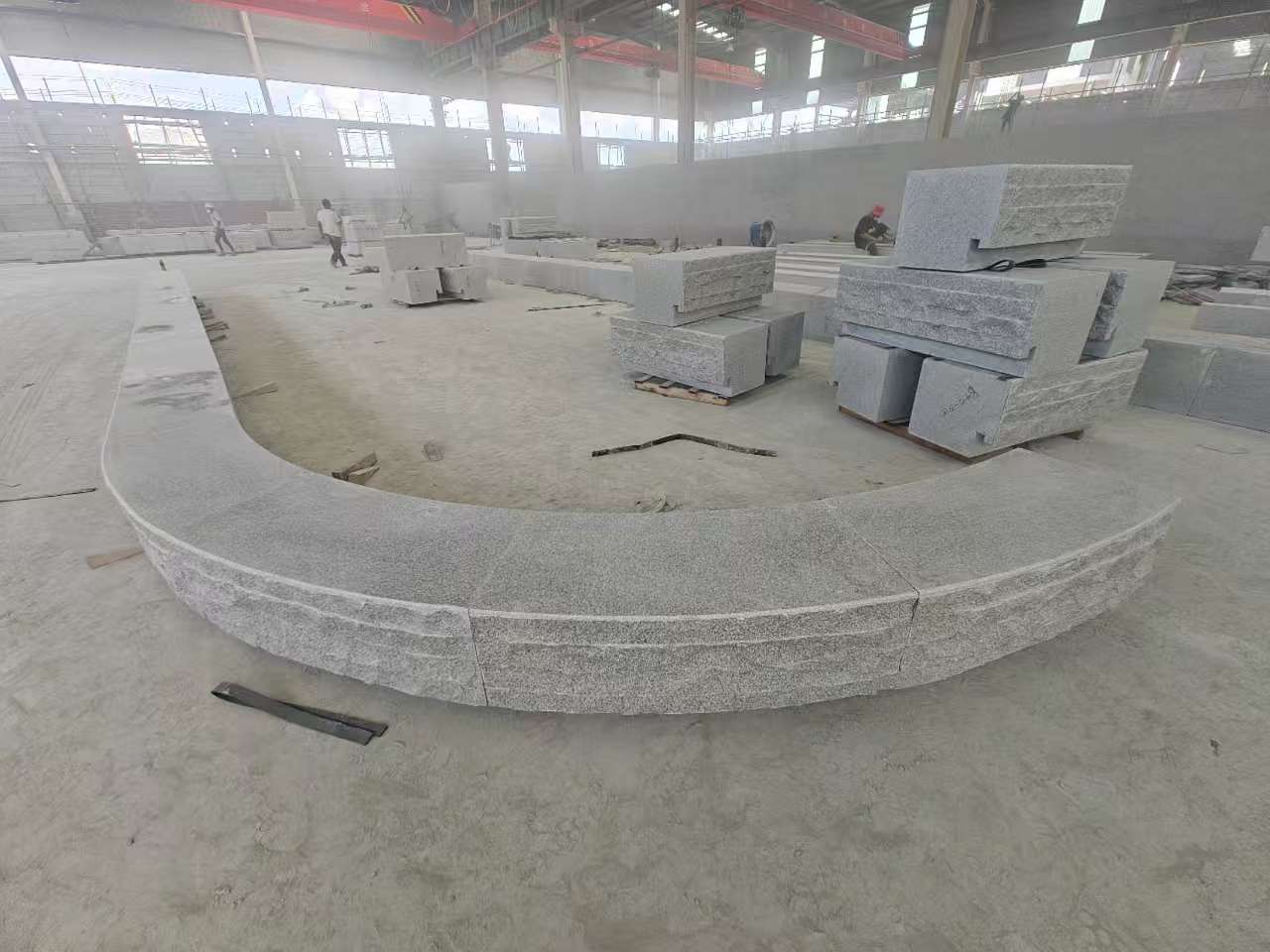 雅安 芝麻白异形坐凳，自然面光面弧形加工