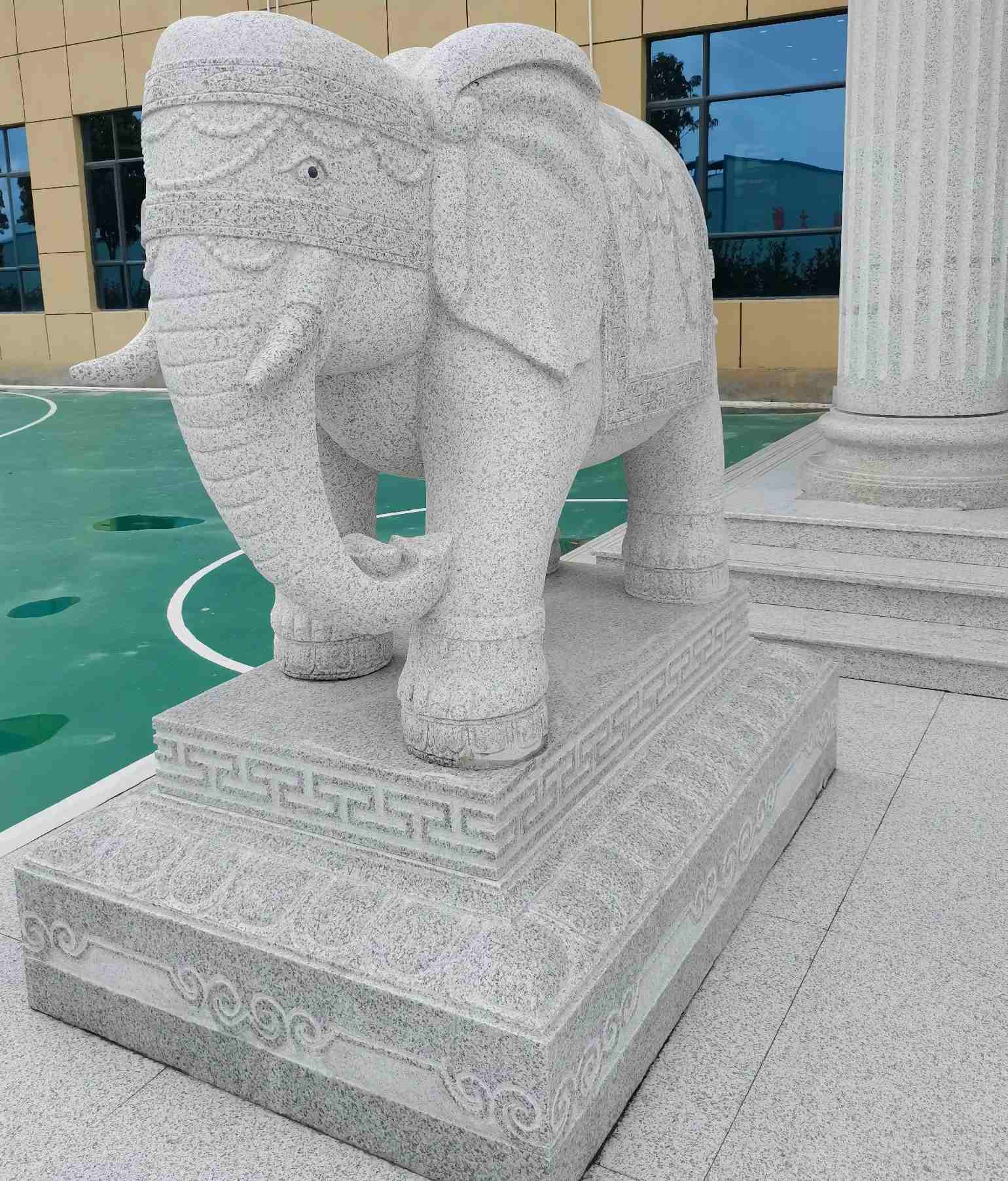 雅安 白麻花岗岩动物异形石雕-大象
