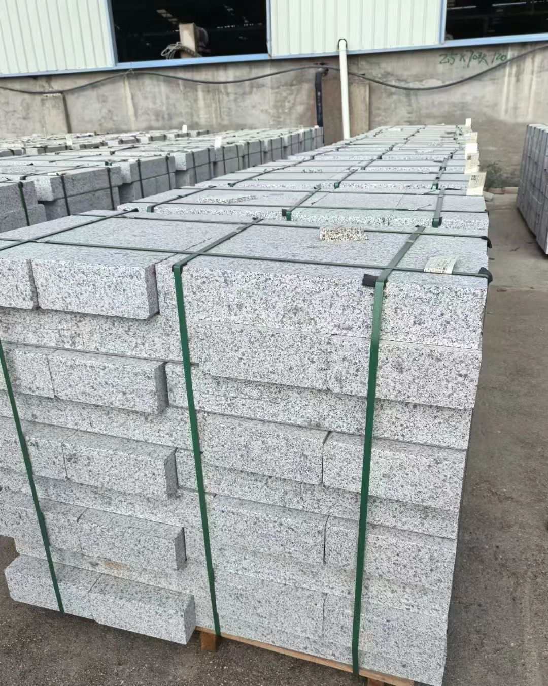 雅安 白麻花岗岩路沿石，弧形路沿石，道牙石，马路牙子，界石，路缘石，平沿石，直岩石，平缘石等