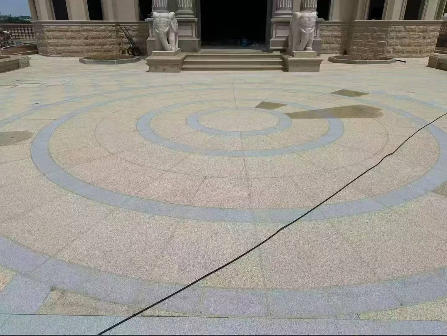 雅安 黄金麻芝麻灰花岗岩石材地铺拼接效果