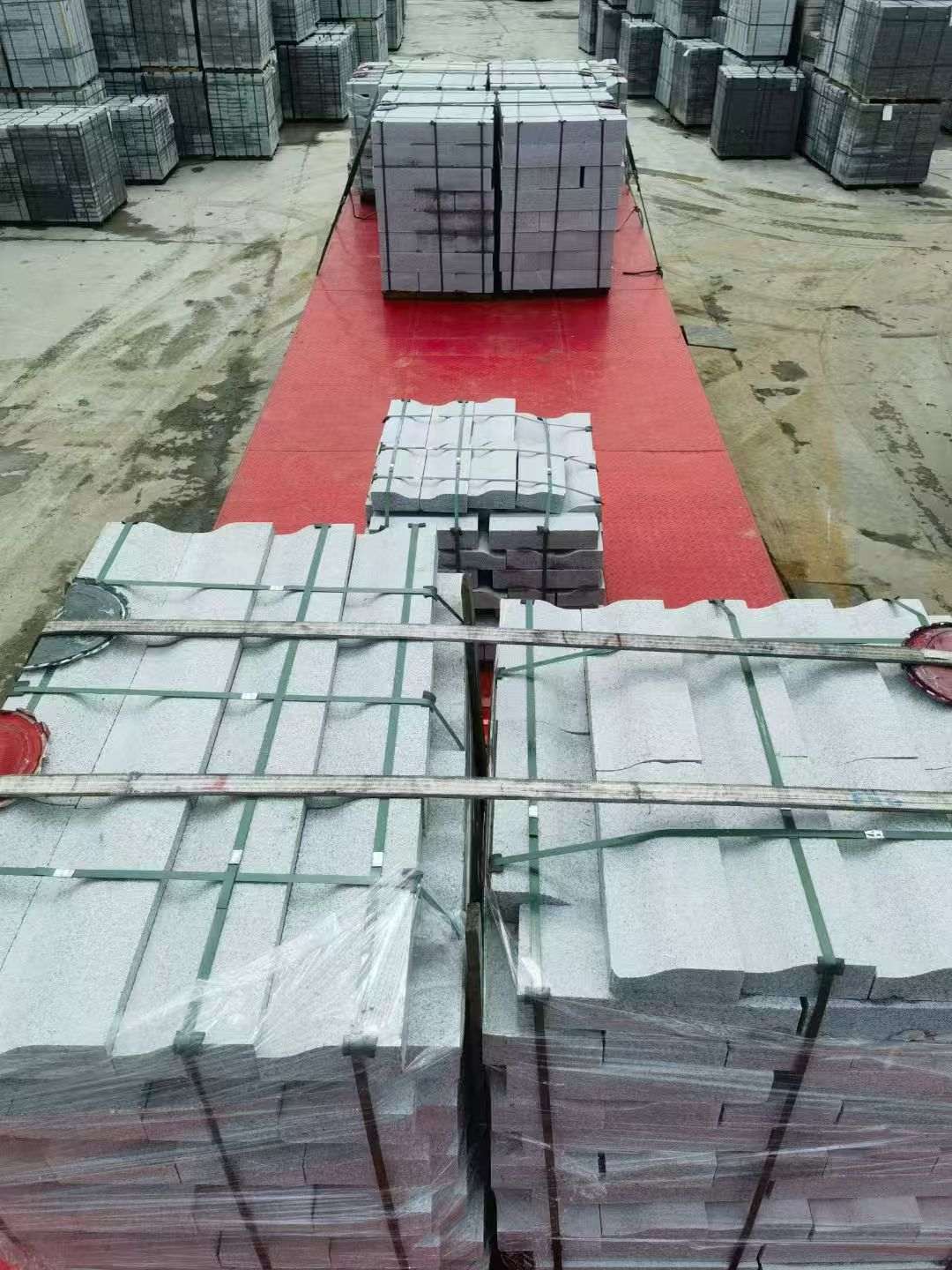 雅安 芝麻白仿形加直形路沿石出货日常