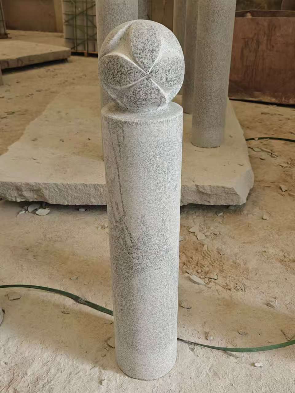 雅安 芝麻白花岗岩石材挡车石柱、停车柱、圆柱挡车柱、方柱挡车柱等