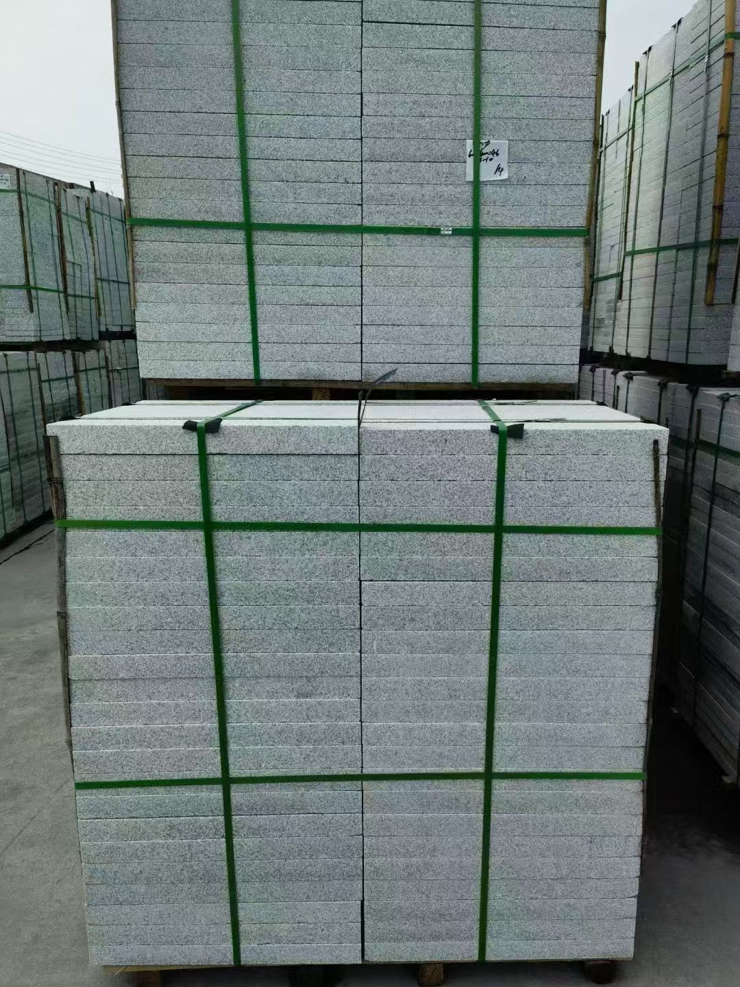 雅安 芝麻白火烧，园林广场市政工程地铺石，1.8~5.0厚均有现货