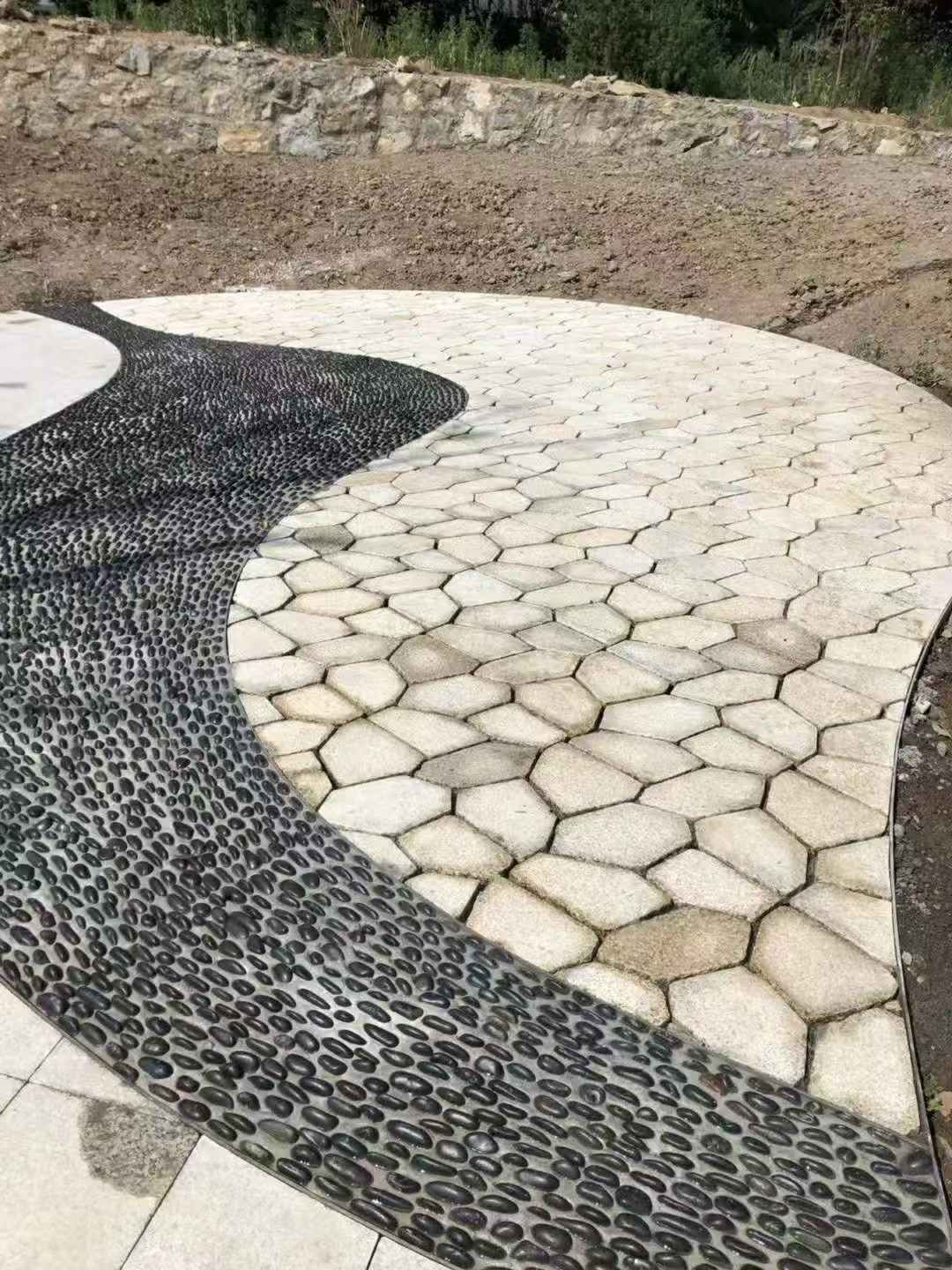 雅安 黄金麻冰裂纹地铺石工地铺装案例