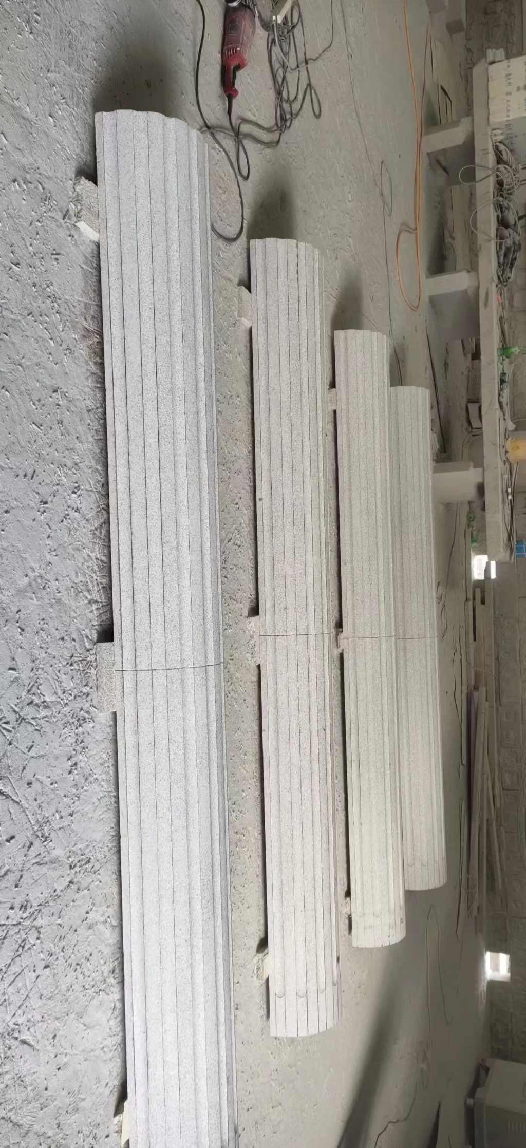 雅安 花岗岩厂家带你看白麻花岗岩门楼大柱柱皮