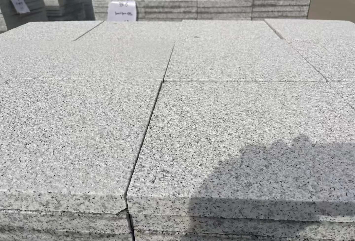 雅安 白麻花岗岩石材推荐 荔枝面地铺石