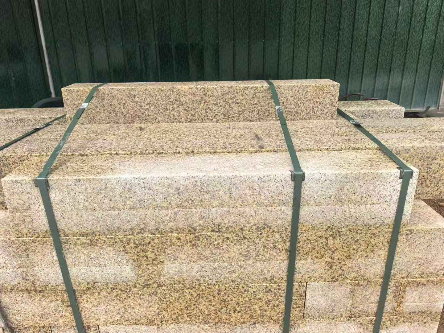 雅安 黄金麻花岗岩石材机切面栏杆料半成品