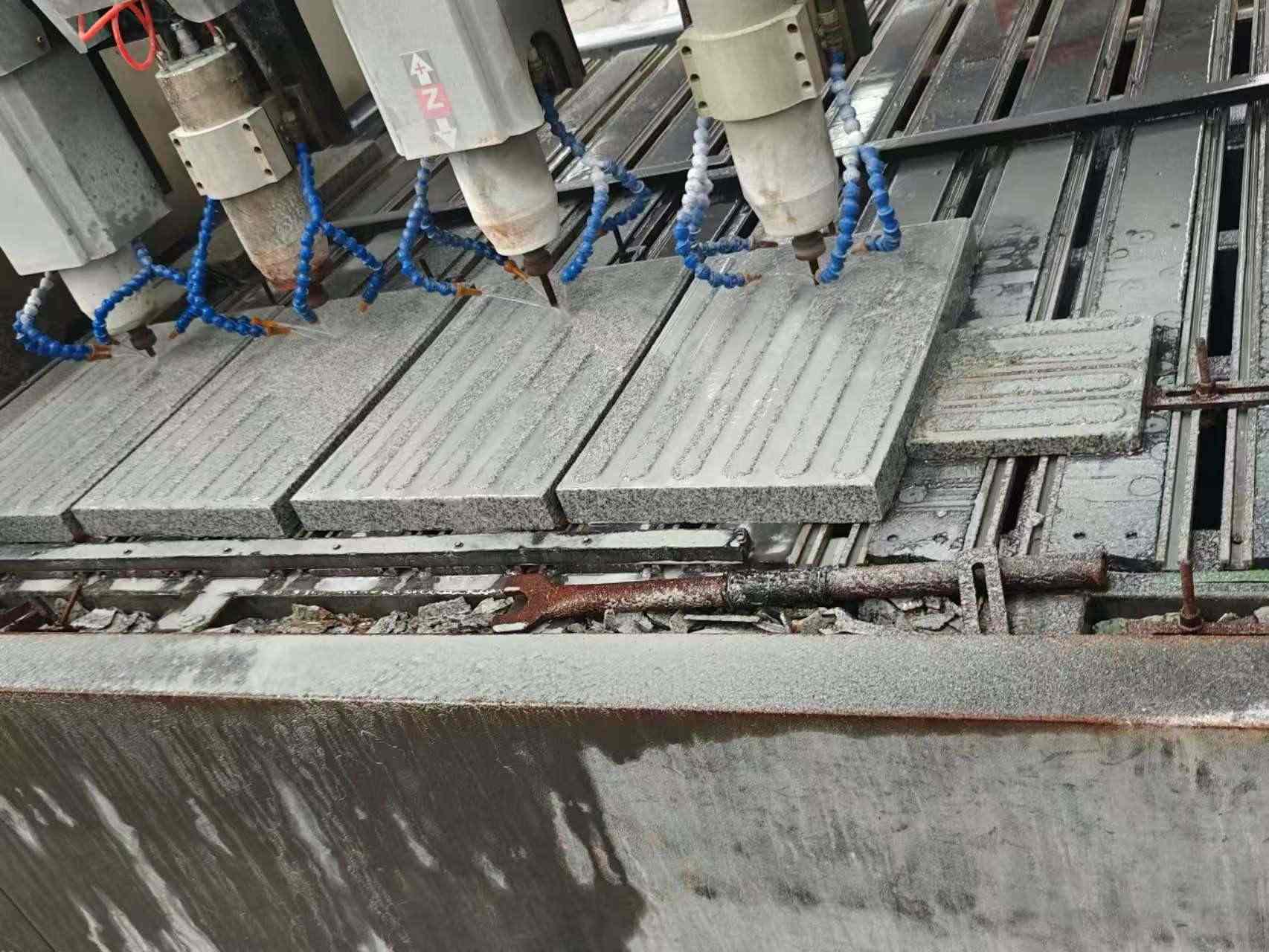 雅安 芝麻白花岗岩荔枝面盲道雕刻