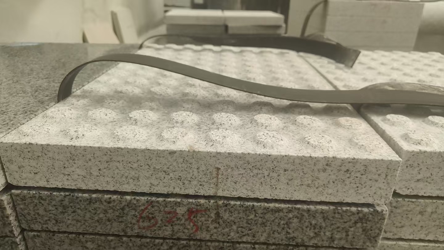 雅安 芝麻白花岗岩6.0公分荔枝面五轴加工雕刻盲点