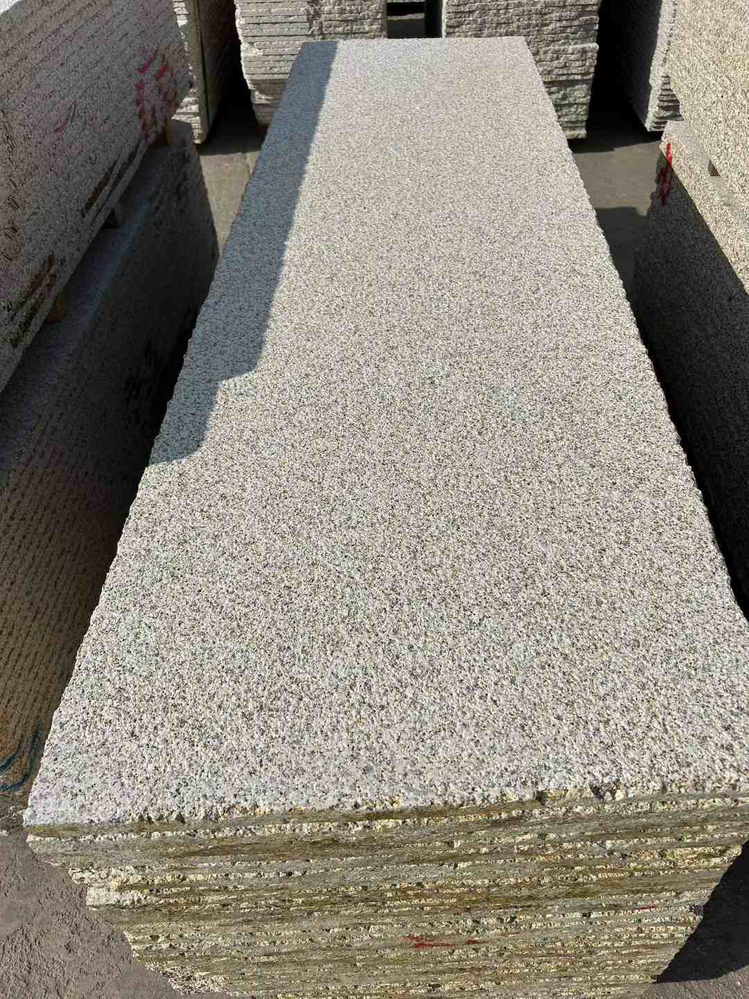 雅安 黄金麻花岗岩荔枝面毛板，半成品