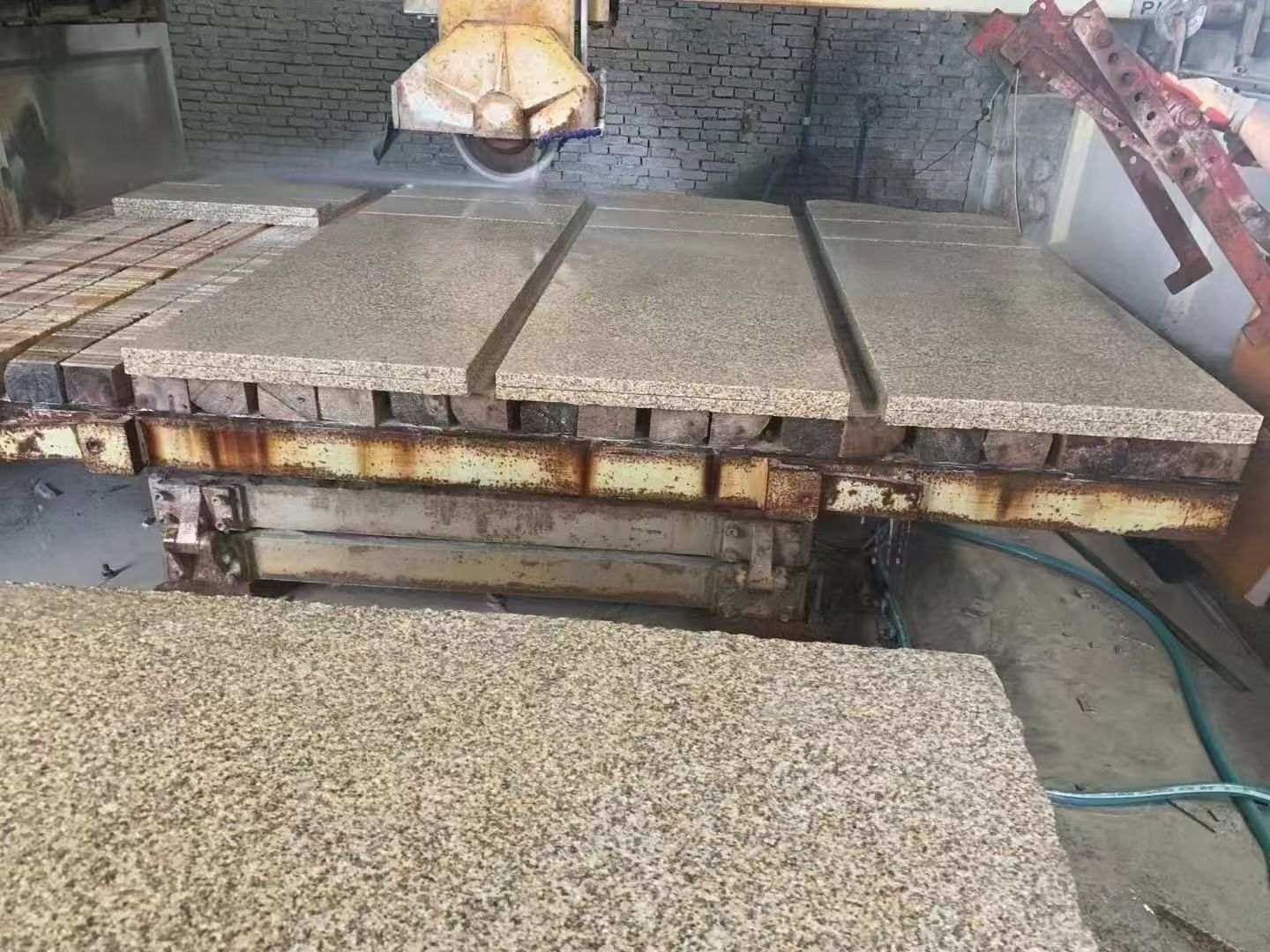 雅安 黄金麻荔枝面成品板加工