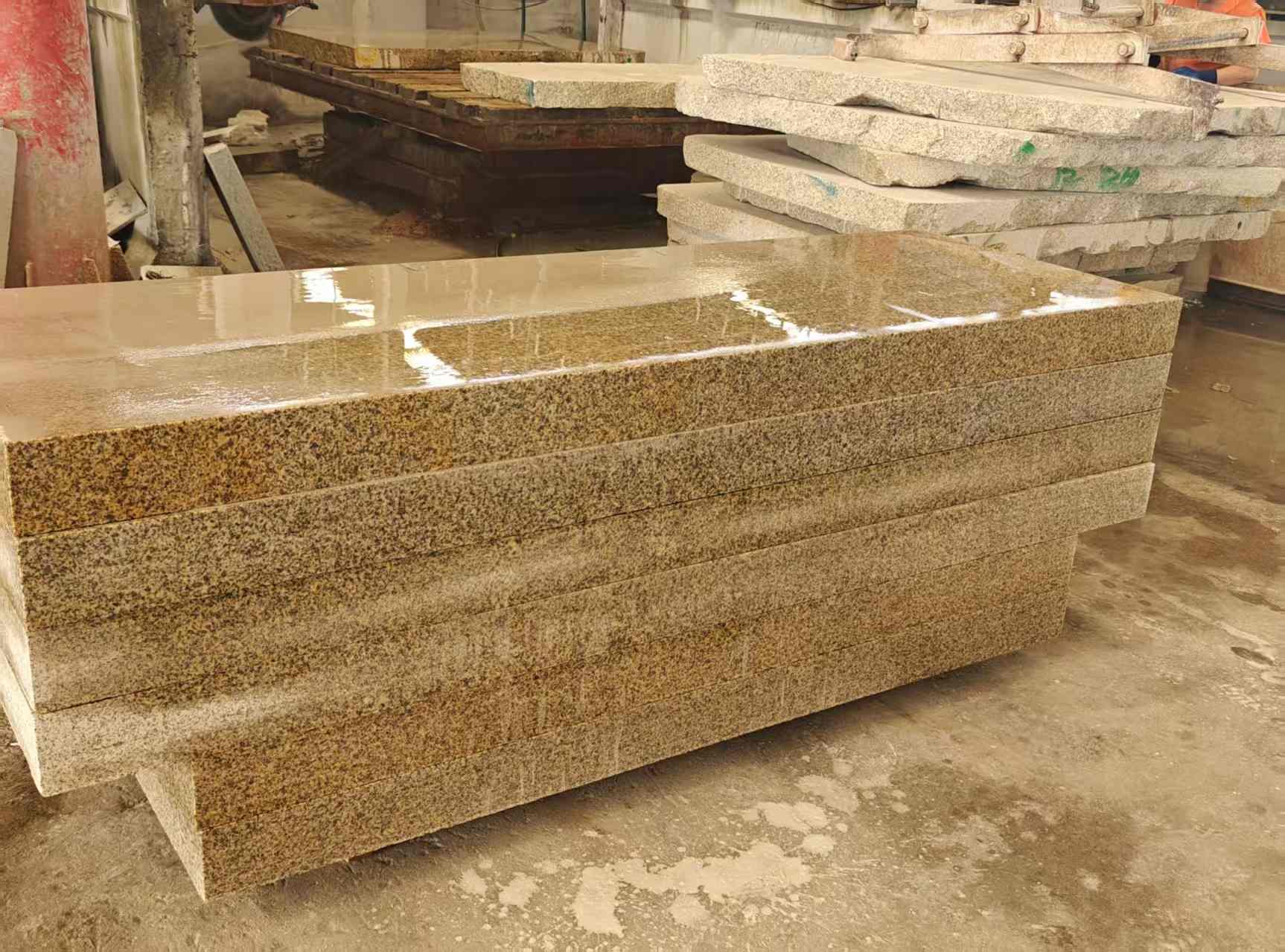 雅安 黄金麻栏杆料半成品加工中